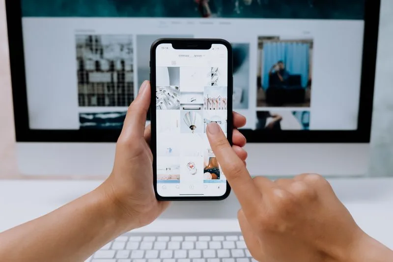 Telefonda işletme sitesi ve mobil uygulama — WhatsApp butonu ile yerel müşteri iletişimi
